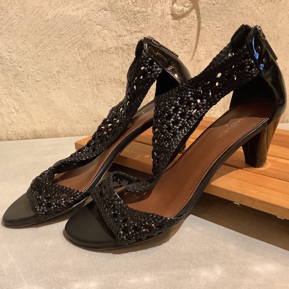 Donald J Pliner size 9 black dress shoes